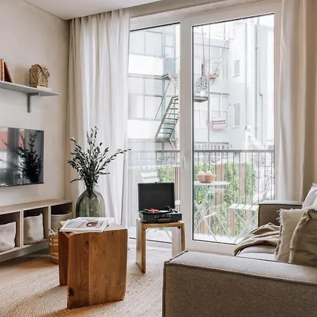 Belmez - 1 Bedroom, Pool And Parking In Arroios * Lissabon